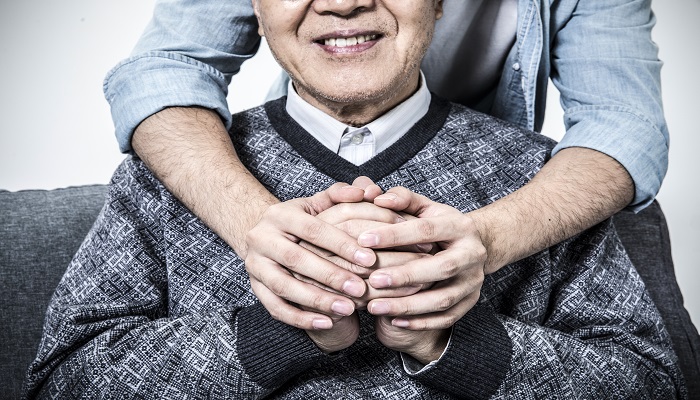 做梦梦见死去的爷爷对我笑是什么意思 做梦梦见死去的爷爷对我笑有什么预兆