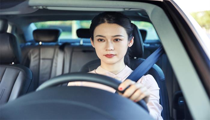 做梦梦见别人把车开进水里