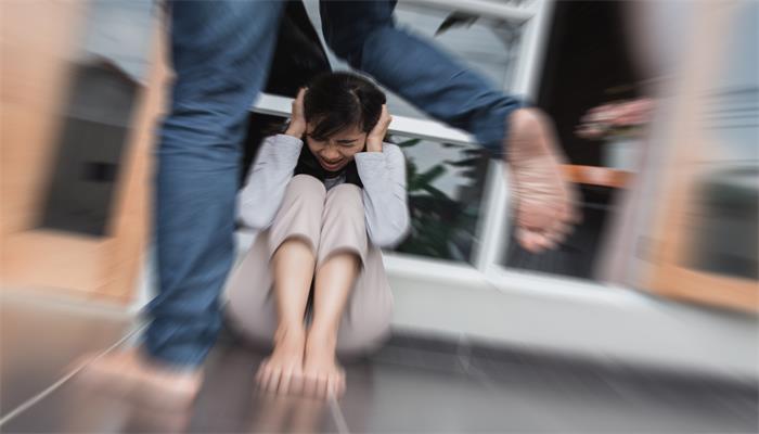 做梦梦见自己和陌生人打架是什么意思