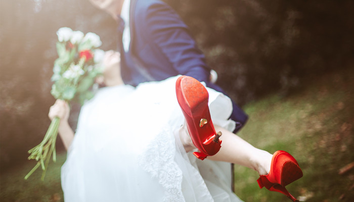 做梦梦见前任准备和别人结婚