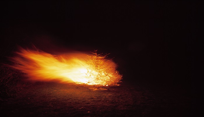 女人梦到火后来又灭了是什么意思 女人梦到火后来又灭了有什么预兆