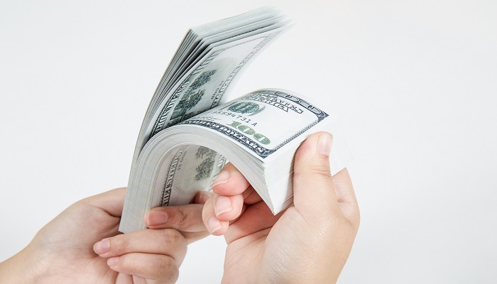 做梦梦见自己带现金去存钱是什么意思 做梦梦见自己带现金去存钱有什么预兆
