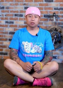 花臂暖男训练师和狗狗们の日常