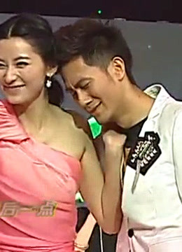周末星派对:周逸涵在一旁演唱，却被俩人的表演抢了镜头